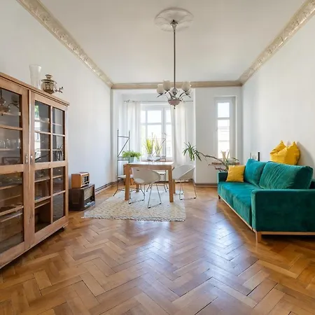 Apartment Apartament Slow W Pieknej Kamienicy - 6 Osobowy, 2 Balkony - Space Apart