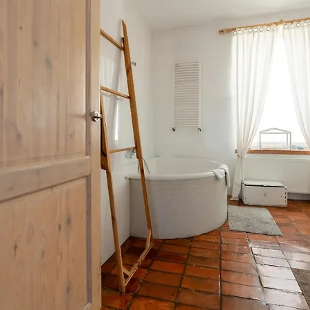 Apartament Slow W Pieknej Kamienicy - 6 Osobowy, 2 Balkony - Space Apart * Jelenia Gora